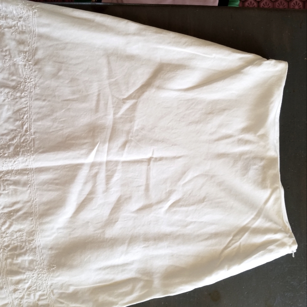 Laura Scott white a line skirt
